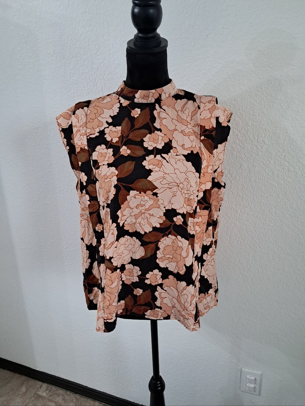Who What Wear Blouse XL Sleeveless Floral Mums Orange Peach Black Office